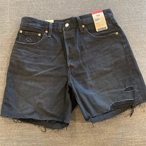 New with tags! Levi’s women’s shorts size 32